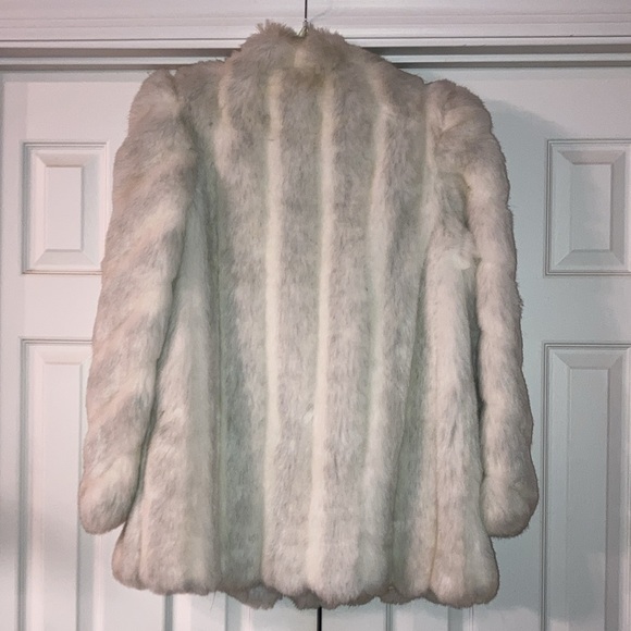 Faux fox fur white jacket sz.L-XL, 3 hook & eye closures, missing label.  $25 - Picture 3 of 12